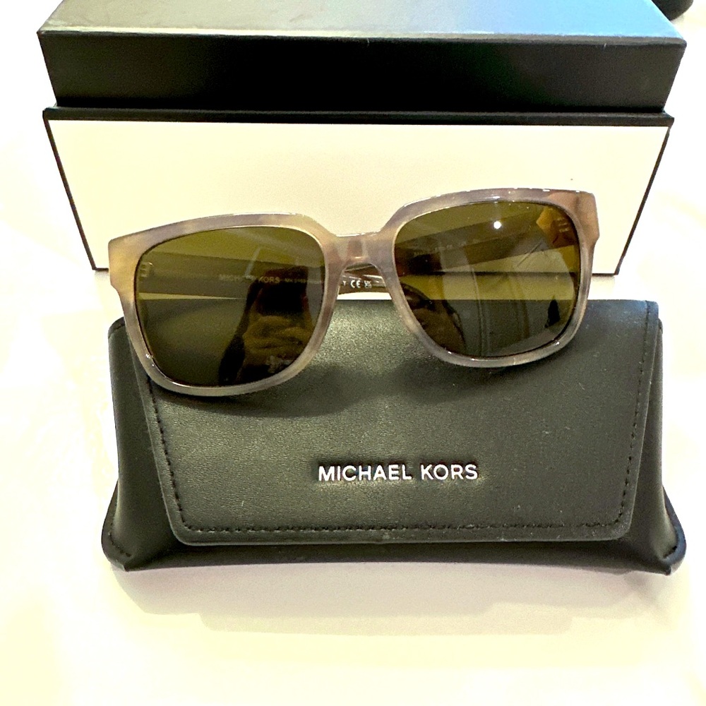 Michael Kors MK2188 WASHINGTON Sunglasses
by Michael Kors